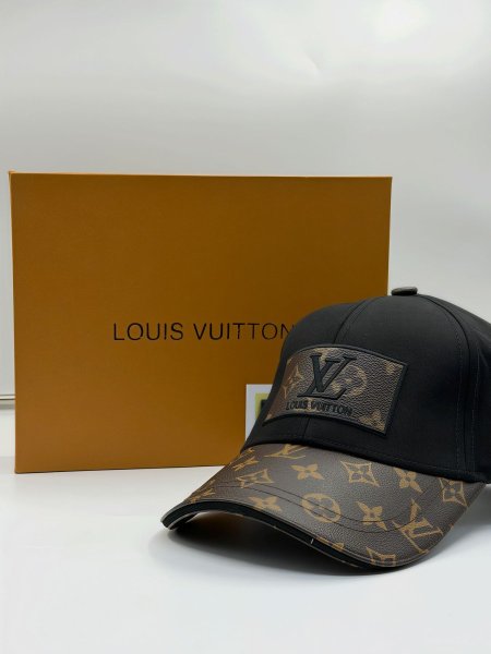 طاقية لويز فيتون LV