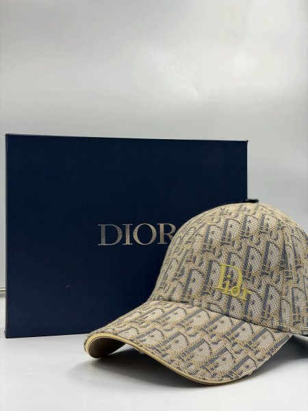 طاقية ديور DIOR