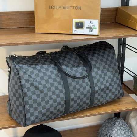 شنطة LV لويز فيتون <br> <span class='text-color-warm'>بيعت كلها</span>