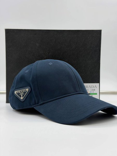 طاقية برادا PRADA