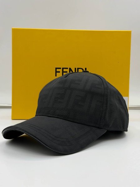 طاقية FENDI