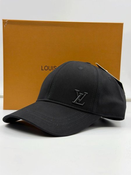 طاقية لويس فيتون LV