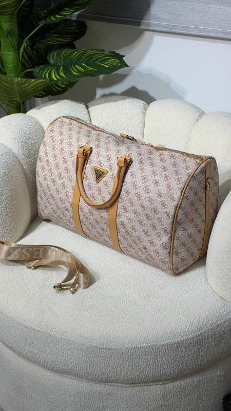 شنطة guess جيس