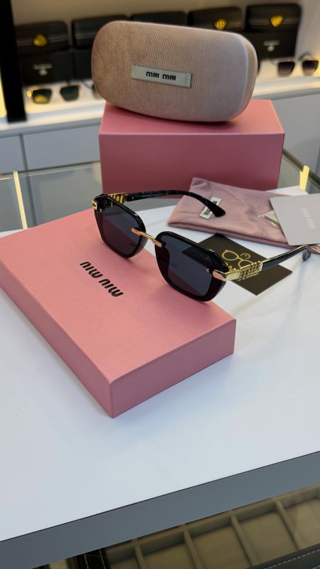 نظارة MIU MIU ميو ميو