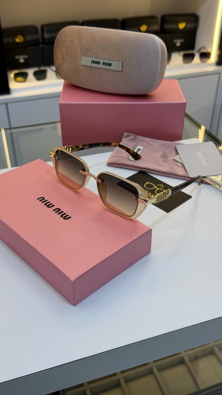 نظارة MIU MIU ميو ميو