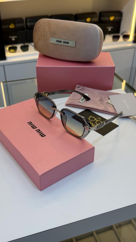 نظارة MIU MIU ميو ميو