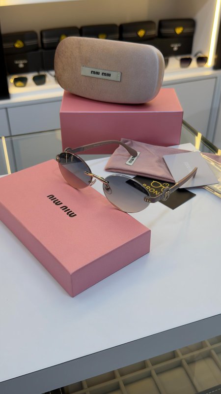 نظارة MIU MIU ميو ميو
