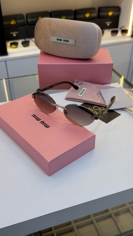 نظارة MIU MIU ميو ميو
