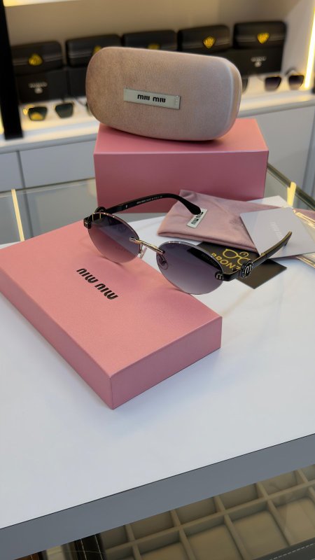 نظارة MIU MIU ميو ميو
