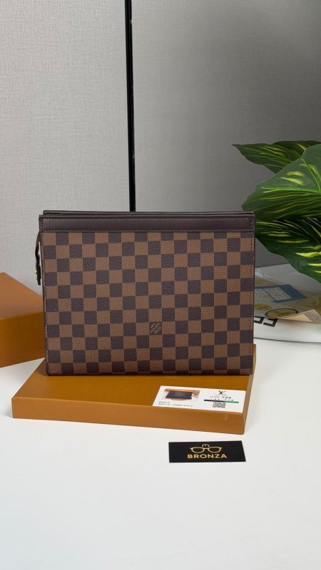 شنطة كلاتش LV لويس فيتون