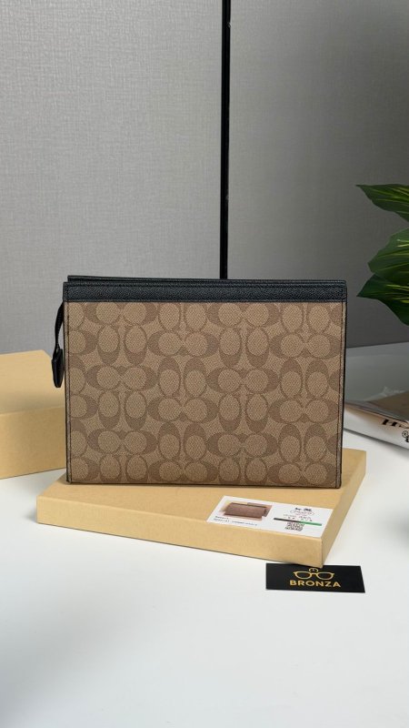 شنطة كلاتش COACH كوتش