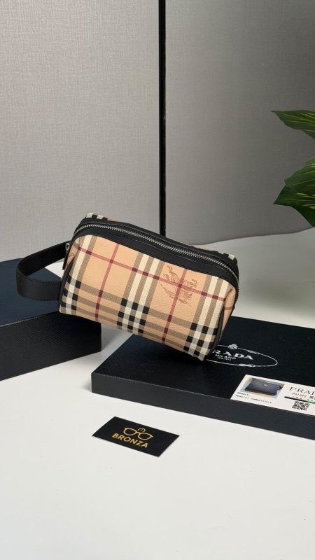 شنطك يد BURBERRY بربري
