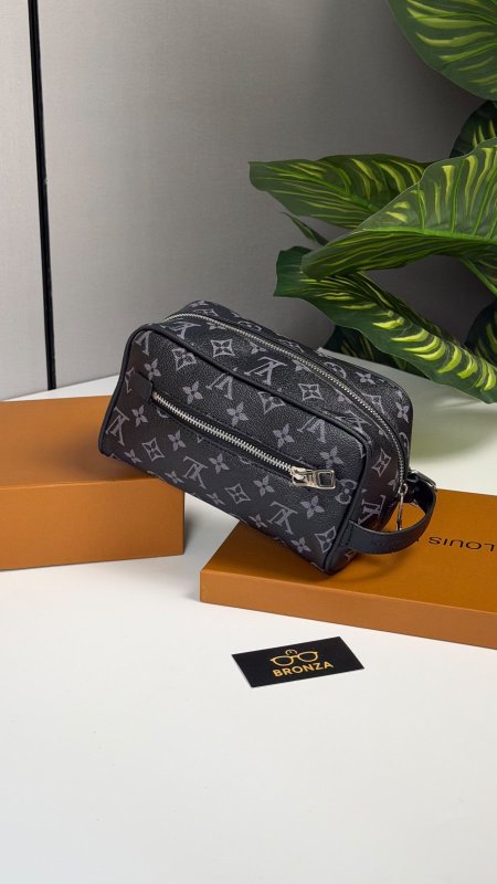 شنطة يد LV لويس فيتون