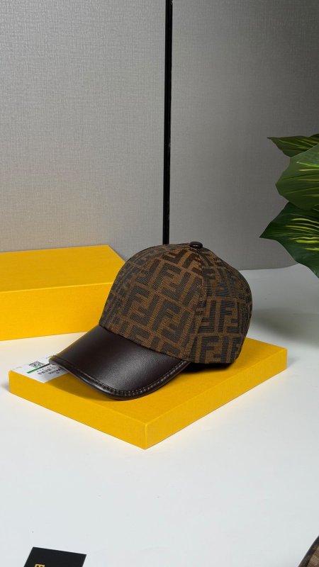 طاقية FENDI فندي