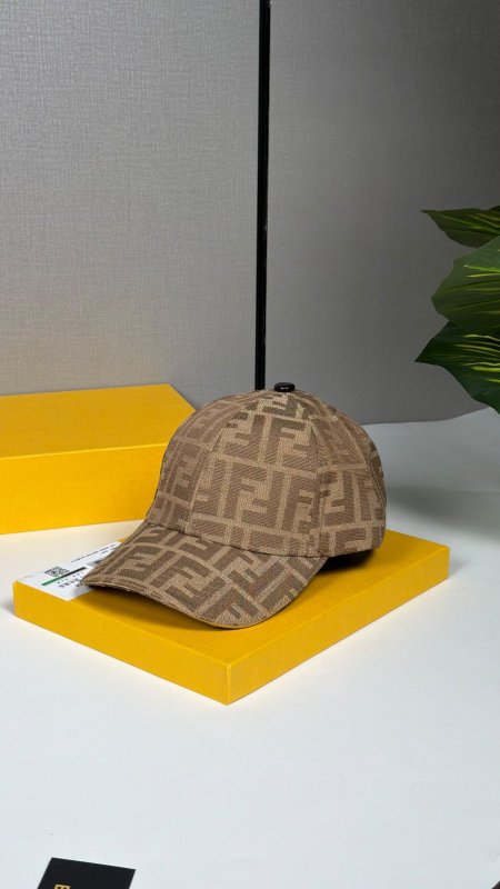 طاقية FENDI فندي