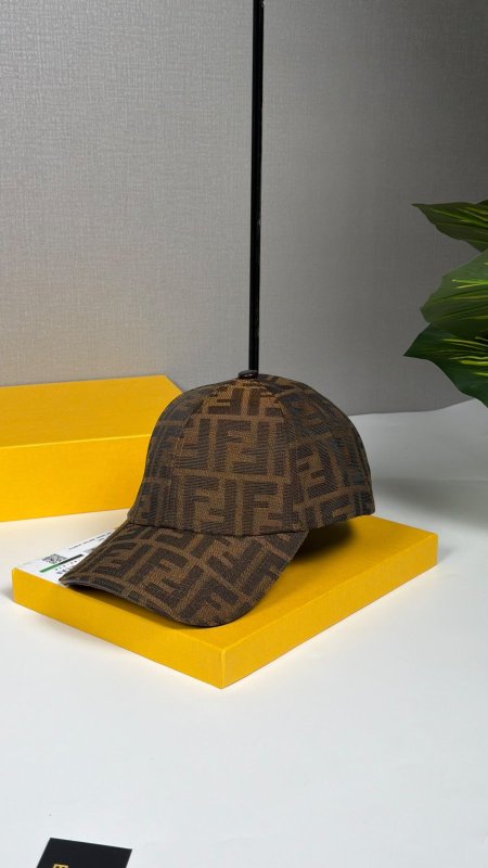 طاقية FENDI فندي