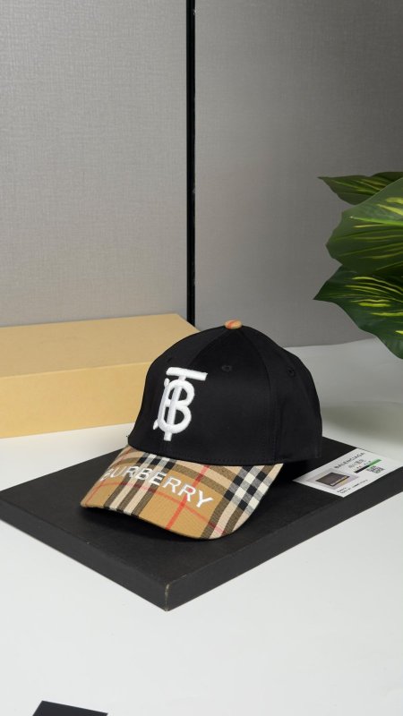 طاقية بربري Burberry