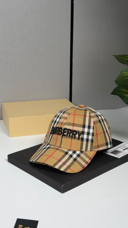 طاقية بربري Burberry