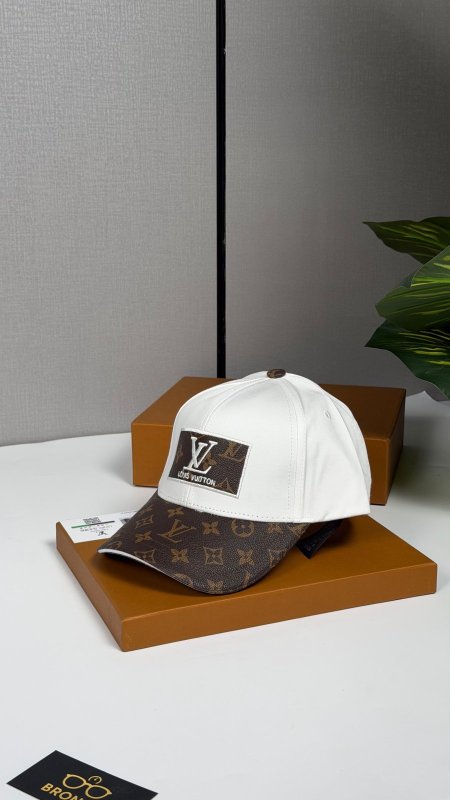 طاقية لويس فيتون LV
