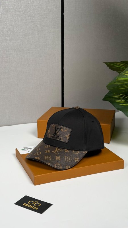 طاقية لويس فيتون LV