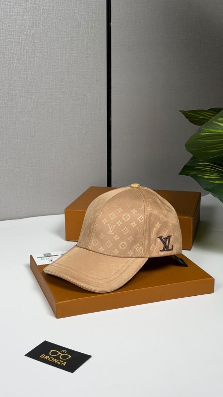 طاقية لويس فيتون LV
