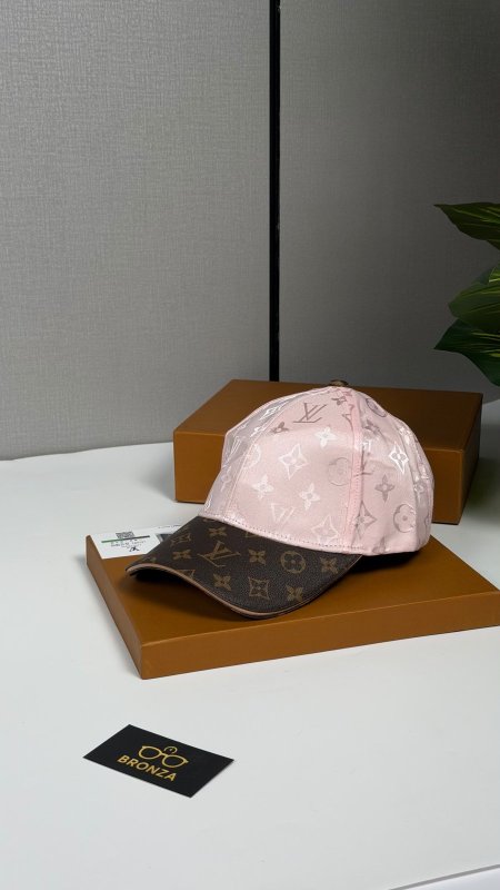طاقية لويس فيتون LV