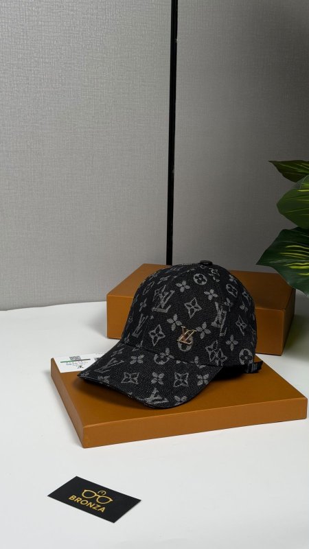 طاقية لويس فيتون LV