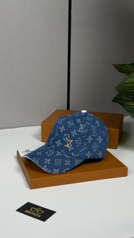 طاقية لويس فيتون LV