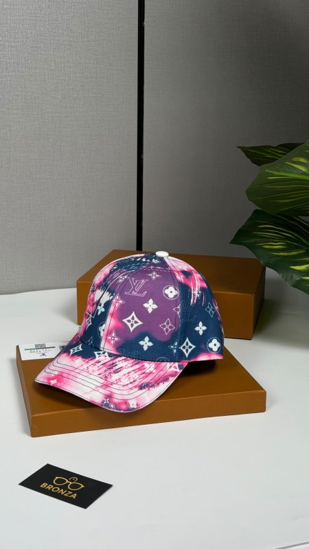 طاقية لويس فيتون LV
