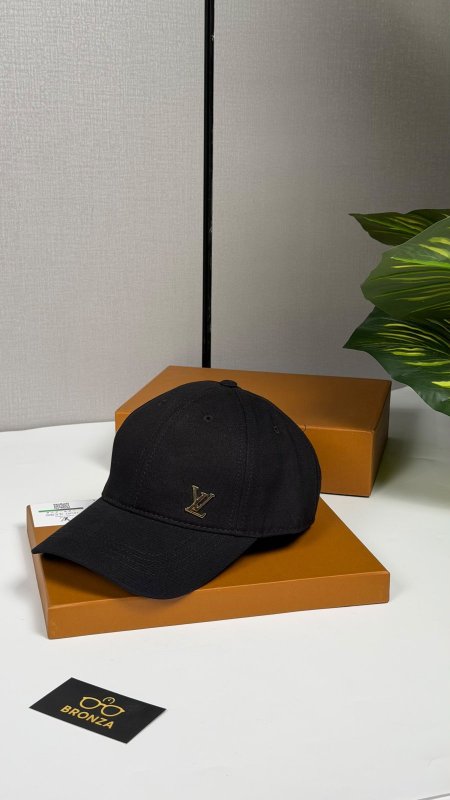 طاقية لويس فيتون LV