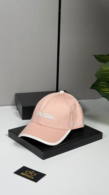 طاقية برادا PRADA