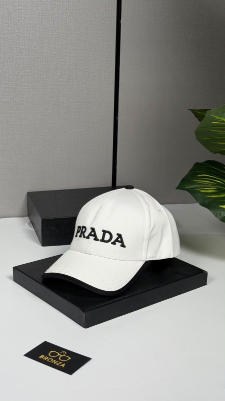 طاقية برادا PRADA