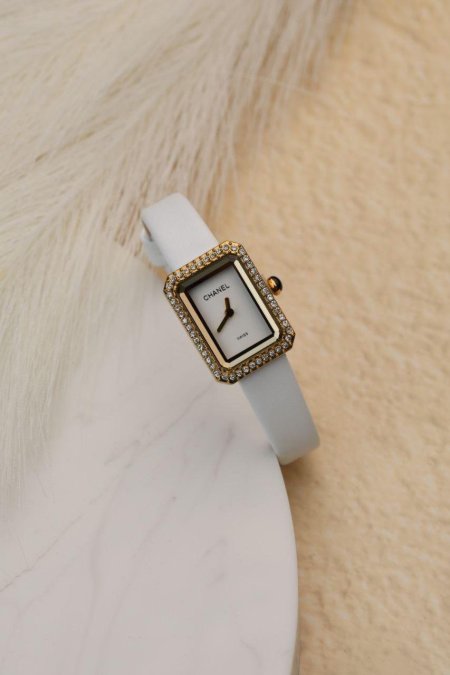ساعة نسائية شانيل