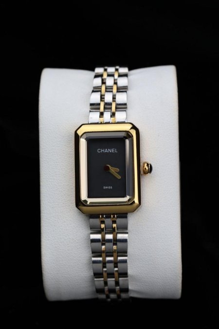 ساعة نسائية شانيل