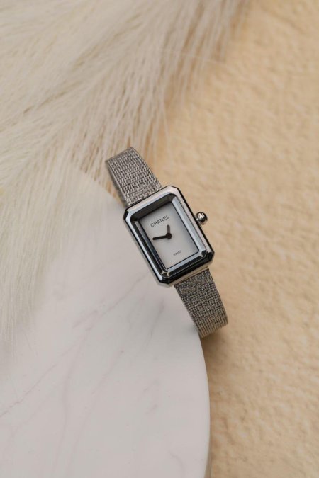 ساعة نسائية شانيل