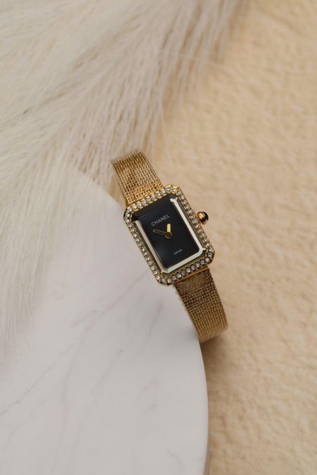 ساعة نسائية شانيل