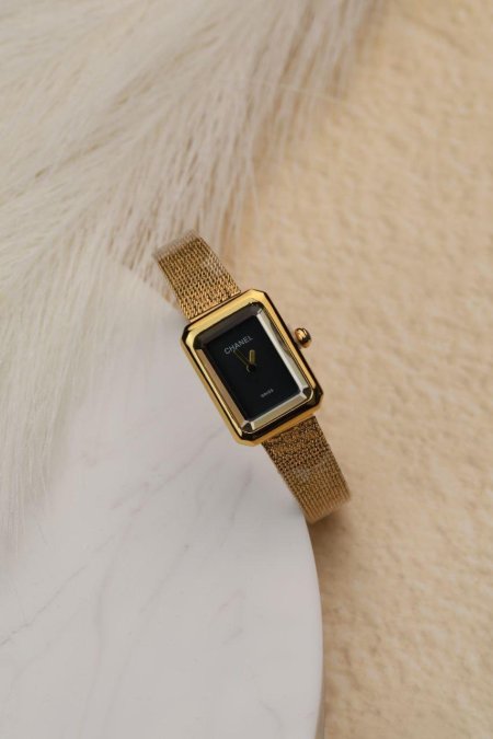 ساعة نسائية شانيل