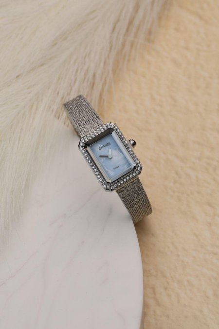 ساعة نسائية شانيل