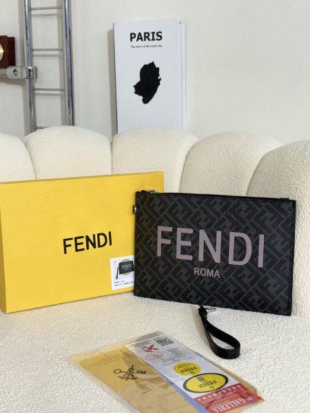 شنطة فندي FENDI